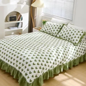ผ้าคลุมเตียงรุ่นหนา ลายหัวใจเขียวมีขอบระบาย พร้อมปลอกหมอน ขนาด 6.5 ฟุต