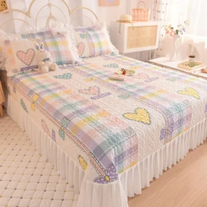 ผ้าปูเตียง ผ้าคลุมที่นอนกันลื่น ขนาด 5 ฟุต ลายหัวใจน่ารัก (เฉพาะผ้าปู)